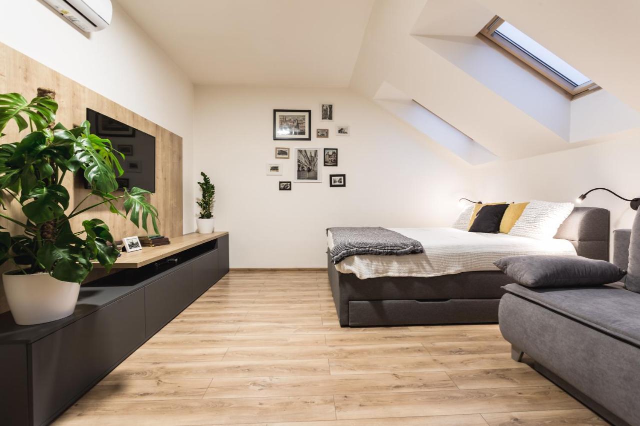 Flexihome Sk - Komenskeho - Private Parking Spot - Ultra Modern And Stylish Kosice Bagian luar foto