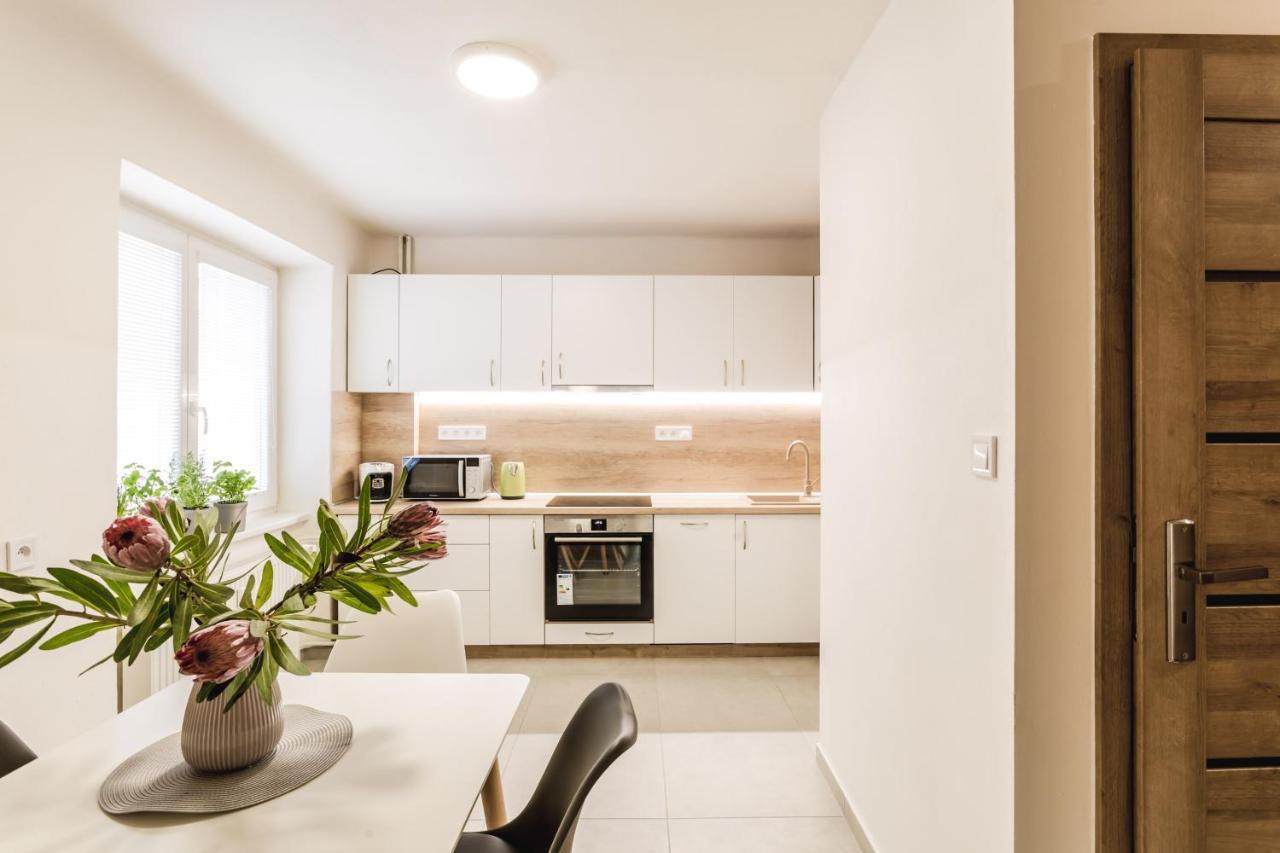 Flexihome Sk - Komenskeho - Private Parking Spot - Ultra Modern And Stylish Kosice Bagian luar foto