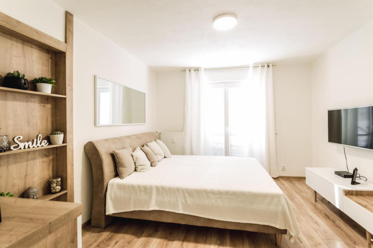 Flexihome Sk - Komenskeho - Private Parking Spot - Ultra Modern And Stylish Kosice Bagian luar foto