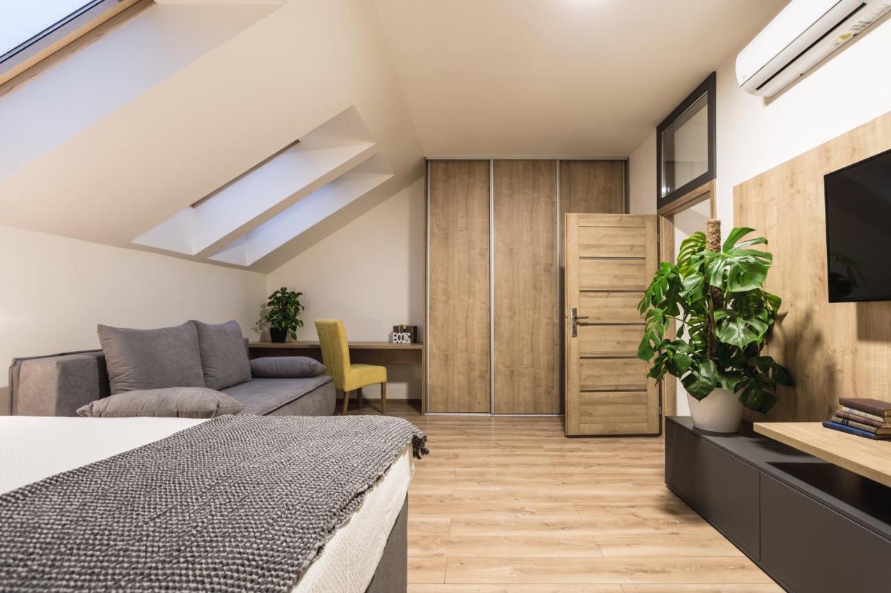 Flexihome Sk - Komenskeho - Private Parking Spot - Ultra Modern And Stylish Kosice Bagian luar foto
