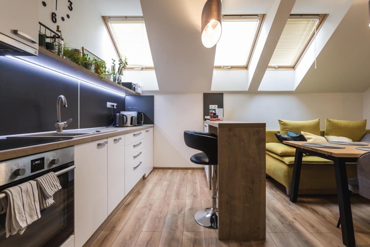 Flexihome Sk - Komenskeho - Private Parking Spot - Ultra Modern And Stylish Kosice Bagian luar foto